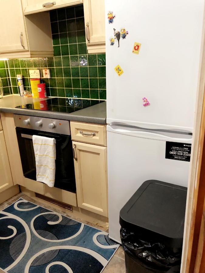 דאגנהאם 2 Bedroom Apartment - Greater London מראה חיצוני תמונה